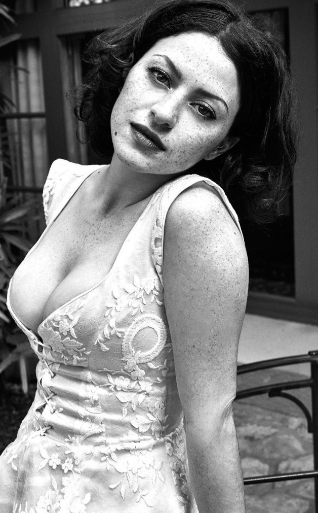 Alia Shawkat  nude photo