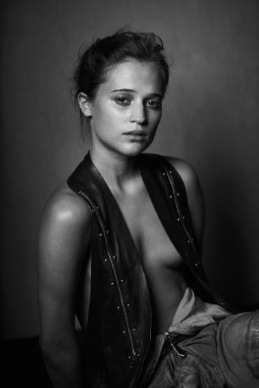 Alicia Vikander Great In Black And White  nude photo