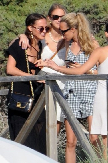 Alicia Vikander Nipple Is Exposed By Her Friend  nude photo