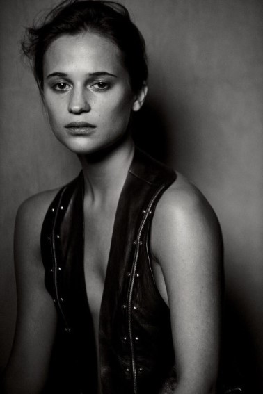 Alicia Vikander Vest  nude photo