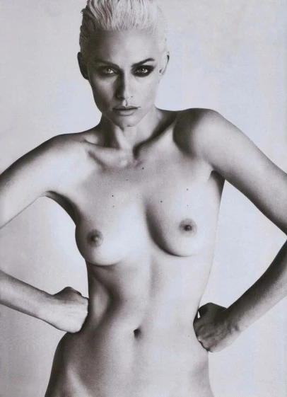 Amber Valletta Topless Hot Boobs  nude photo