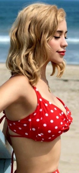 Caylee Cowan  nude photo