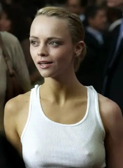 Christina Ricci Braless Pokies  nude photo