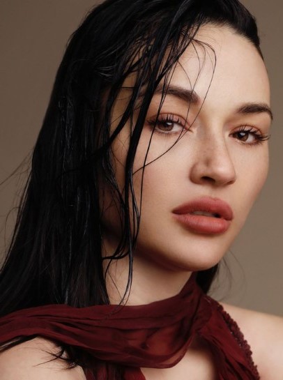 Crystal Reed  nude photo