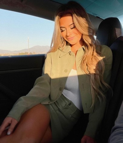 Emily Elizabeth  nude photo