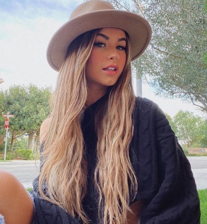 Emily Elizabeth  nude photo