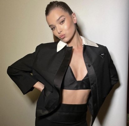 Hailee Steinfeld  nude photo