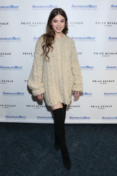 Hailee Steinfeld  nude photo