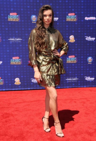 Hailee Steinfeld  nude photo