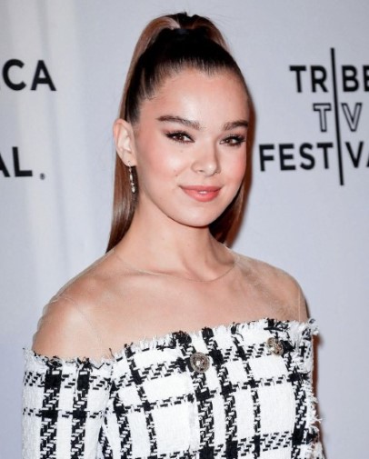 Hailee Steinfeld  nude photo