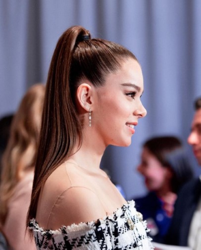 Hailee Steinfeld  nude photo