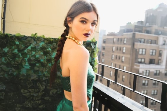 Hailee Steinfeld  nude photo