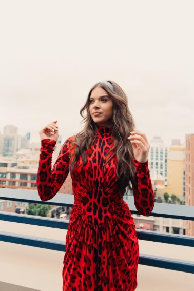 Hailee Steinfeld  nude photo