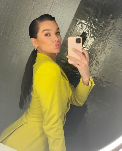 Hailee Steinfeld  nude photo