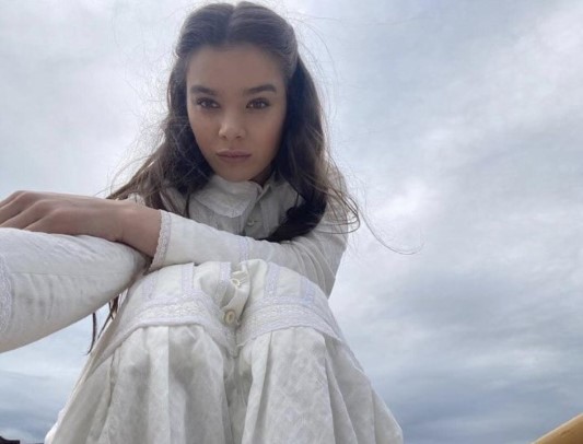 Hailee Steinfeld  nude photo