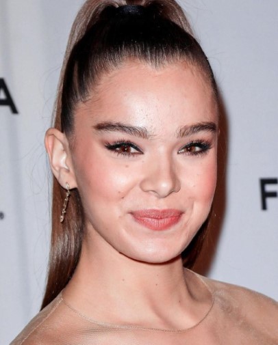 Hailee Steinfeld  nude photo