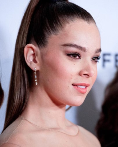 Hailee Steinfeld  nude photo