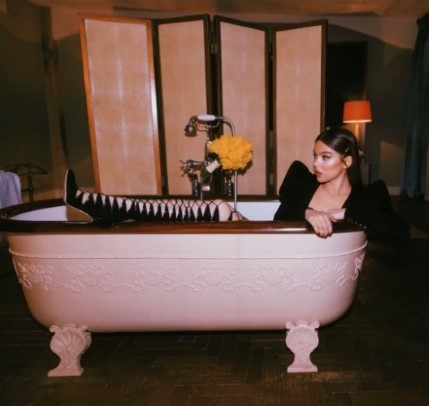 Hailee Steinfeld  nude photo