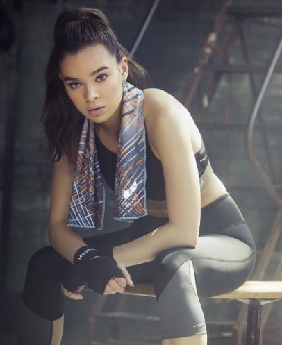 Hailee Steinfeld  nude photo