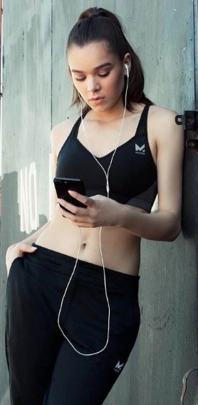 Hailee Steinfeld  nude photo