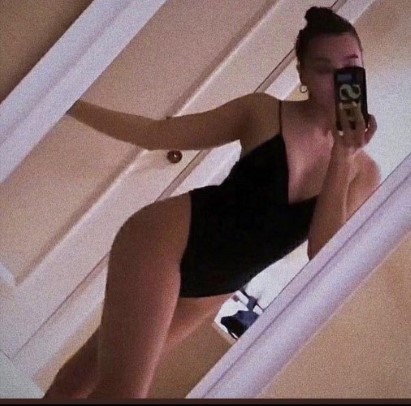 Hailee Steinfeld  nude photo