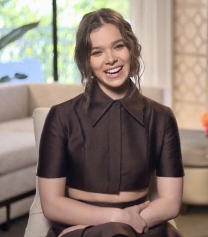 Hailee Steinfeld  nude photo