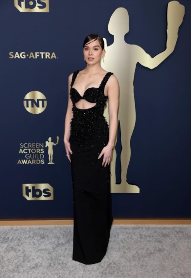 Hailee Steinfeld  nude photo