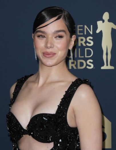 Hailee Steinfeld  nude photo