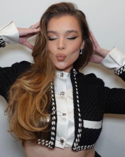 Hailee Steinfeld  nude photo