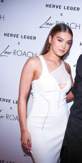 Hailee Steinfeld  nude photo