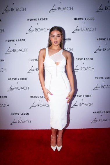 Hailee Steinfeld  nude photo