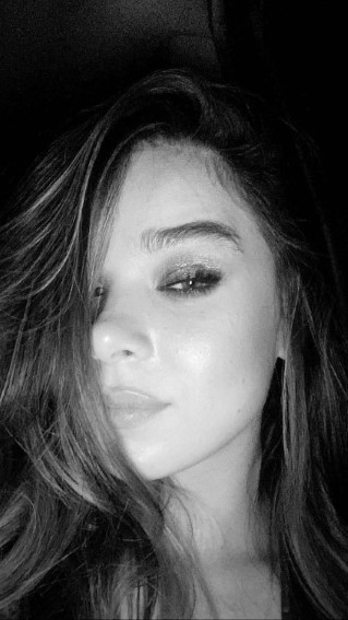 Hailee Steinfeld  nude photo