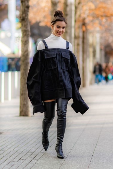 Hailee Steinfeld  nude photo