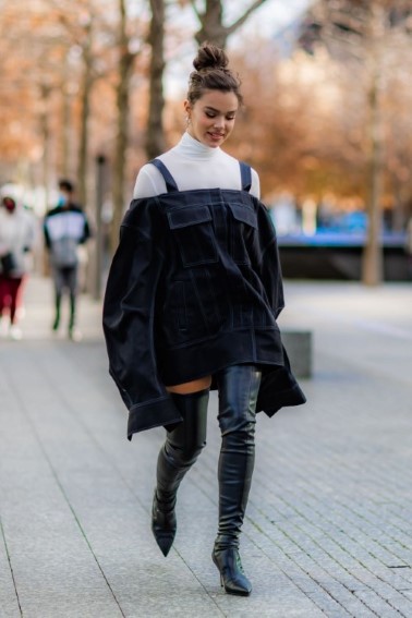 Hailee Steinfeld  nude photo