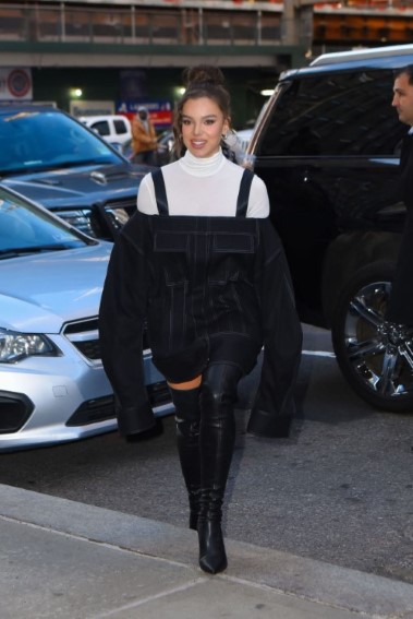 Hailee Steinfeld  nude photo