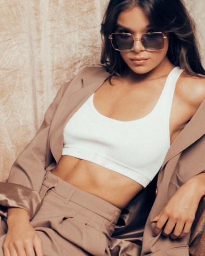 Hailee Steinfeld  nude photo