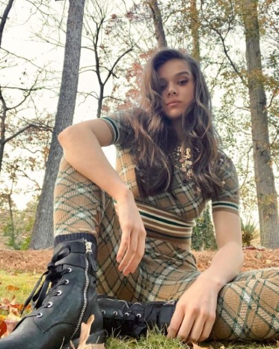 Hailee Steinfeld  nude photo