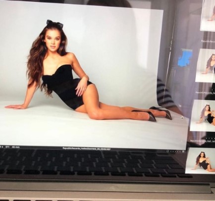 Hailee Steinfeld  nude photo