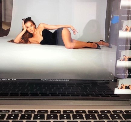 Hailee Steinfeld  nude photo