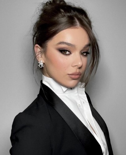 Hailee Steinfeld  nude photo