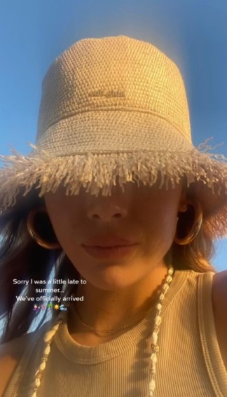 Hailee Steinfeld  nude photo