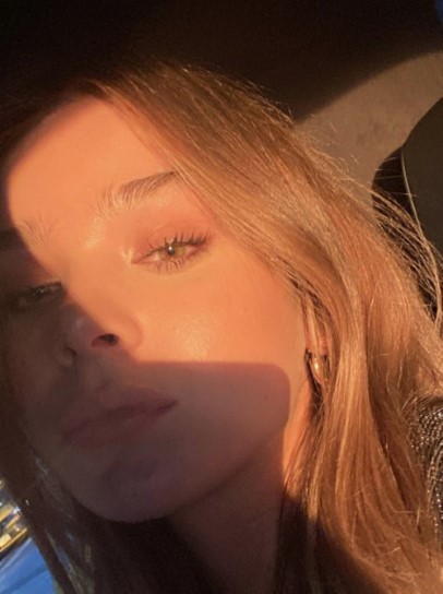 Hailee Steinfeld  nude photo