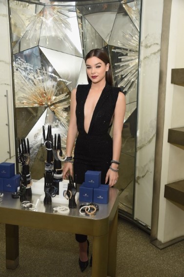 Hailee Steinfeld  nude photo