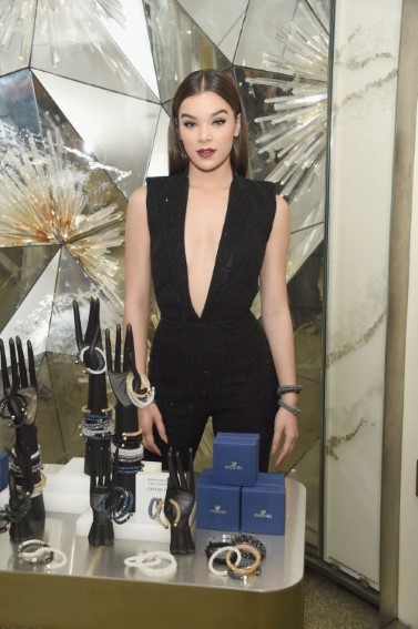 Hailee Steinfeld  nude photo