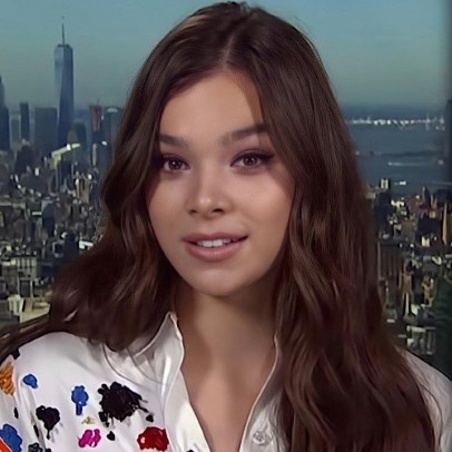 Hailee Steinfeld  nude photo