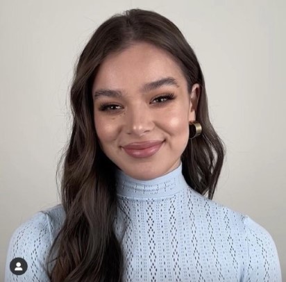 Hailee Steinfeld  nude photo