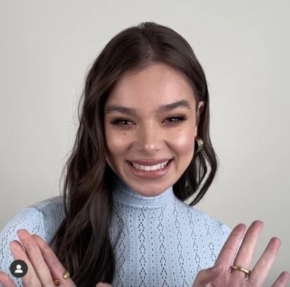 Hailee Steinfeld  nude photo