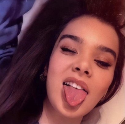 Hailee Steinfeld  nude photo