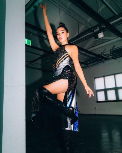 Hailee Steinfeld  nude photo