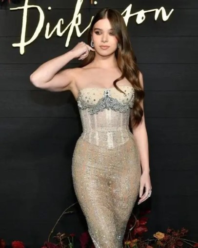 Hailee Steinfeld  nude photo